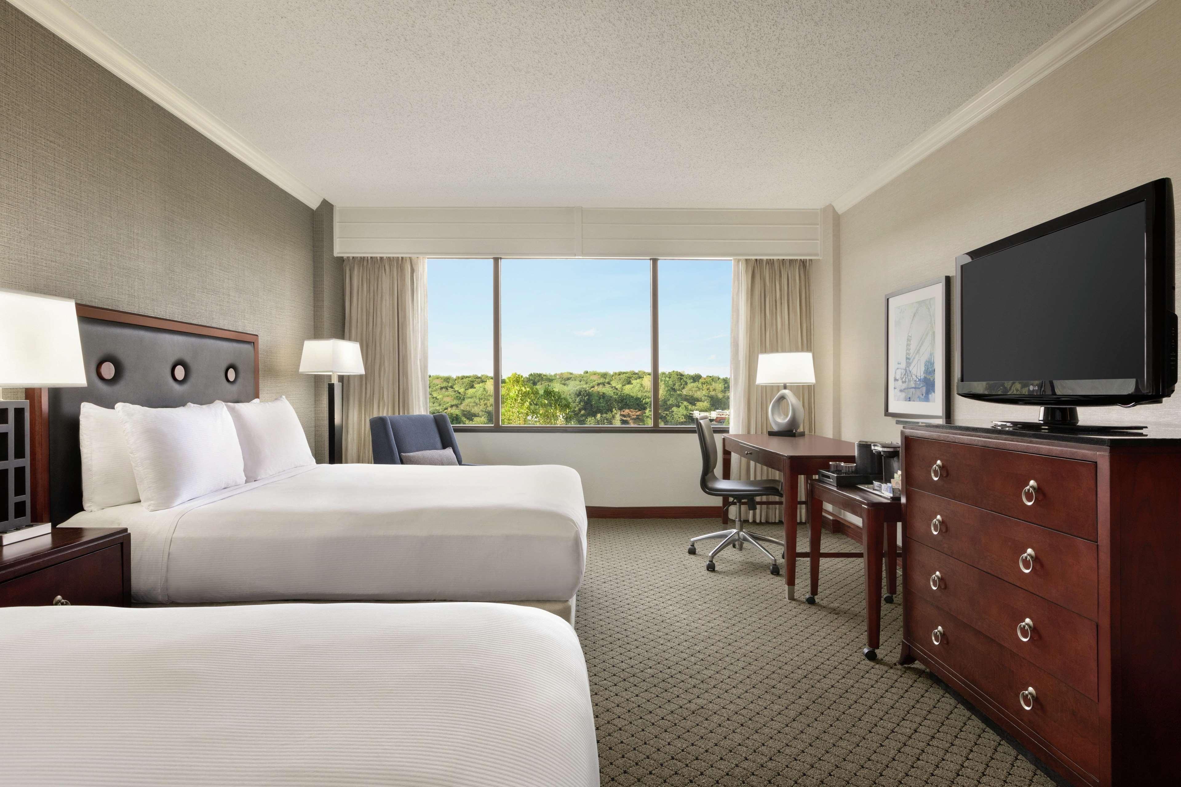Doubletree By Hilton South Charlotte Tyvola Hotel Екстериор снимка