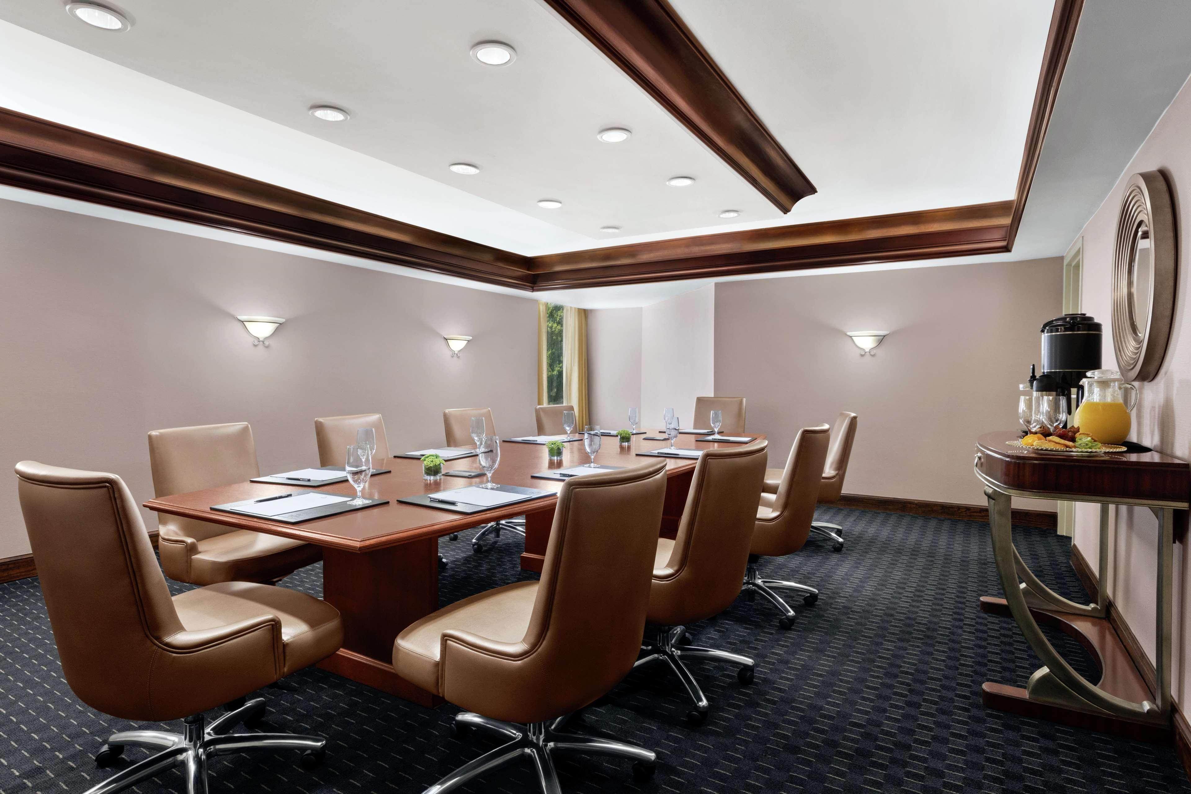 Doubletree By Hilton South Charlotte Tyvola Hotel Екстериор снимка