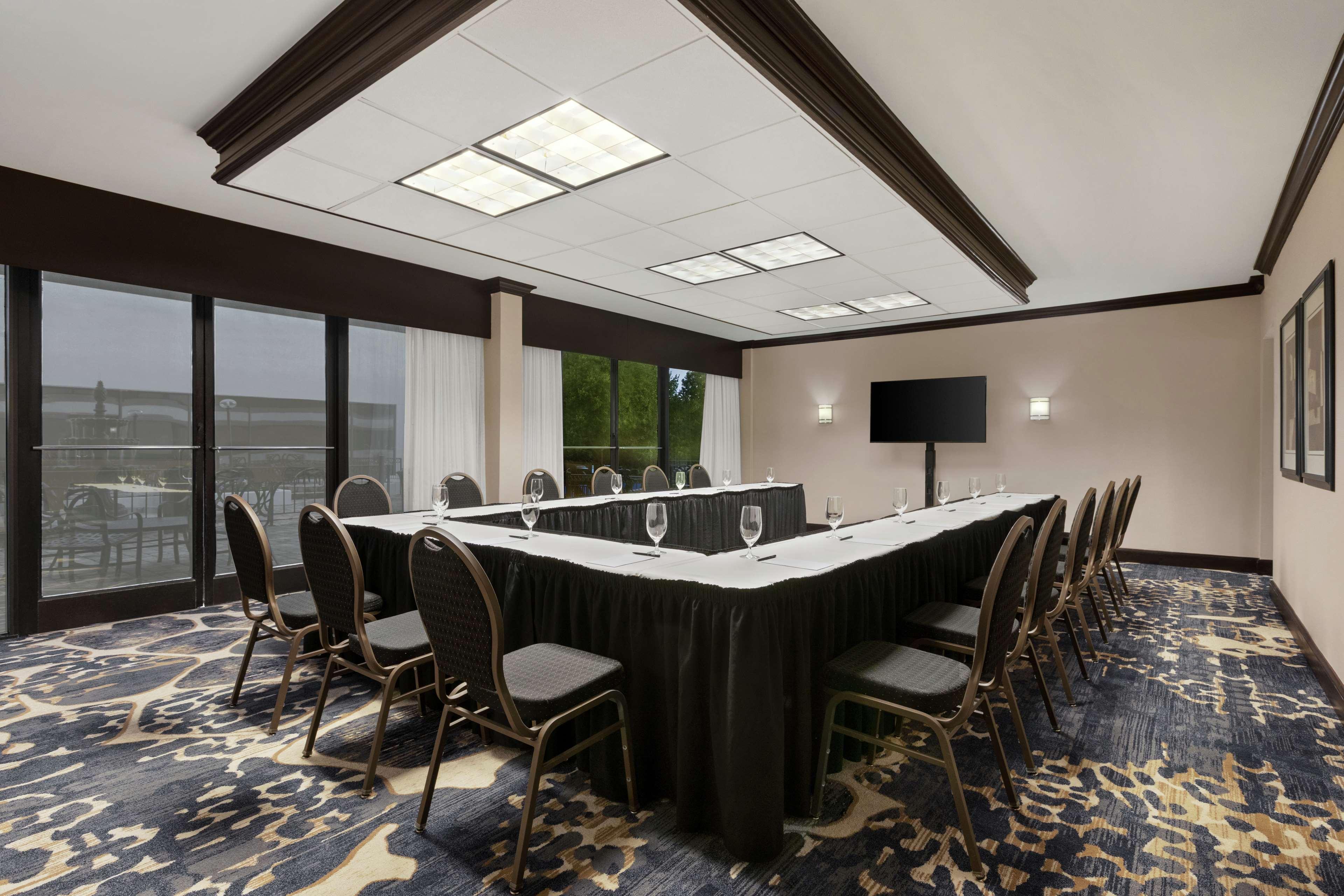 Doubletree By Hilton South Charlotte Tyvola Hotel Екстериор снимка