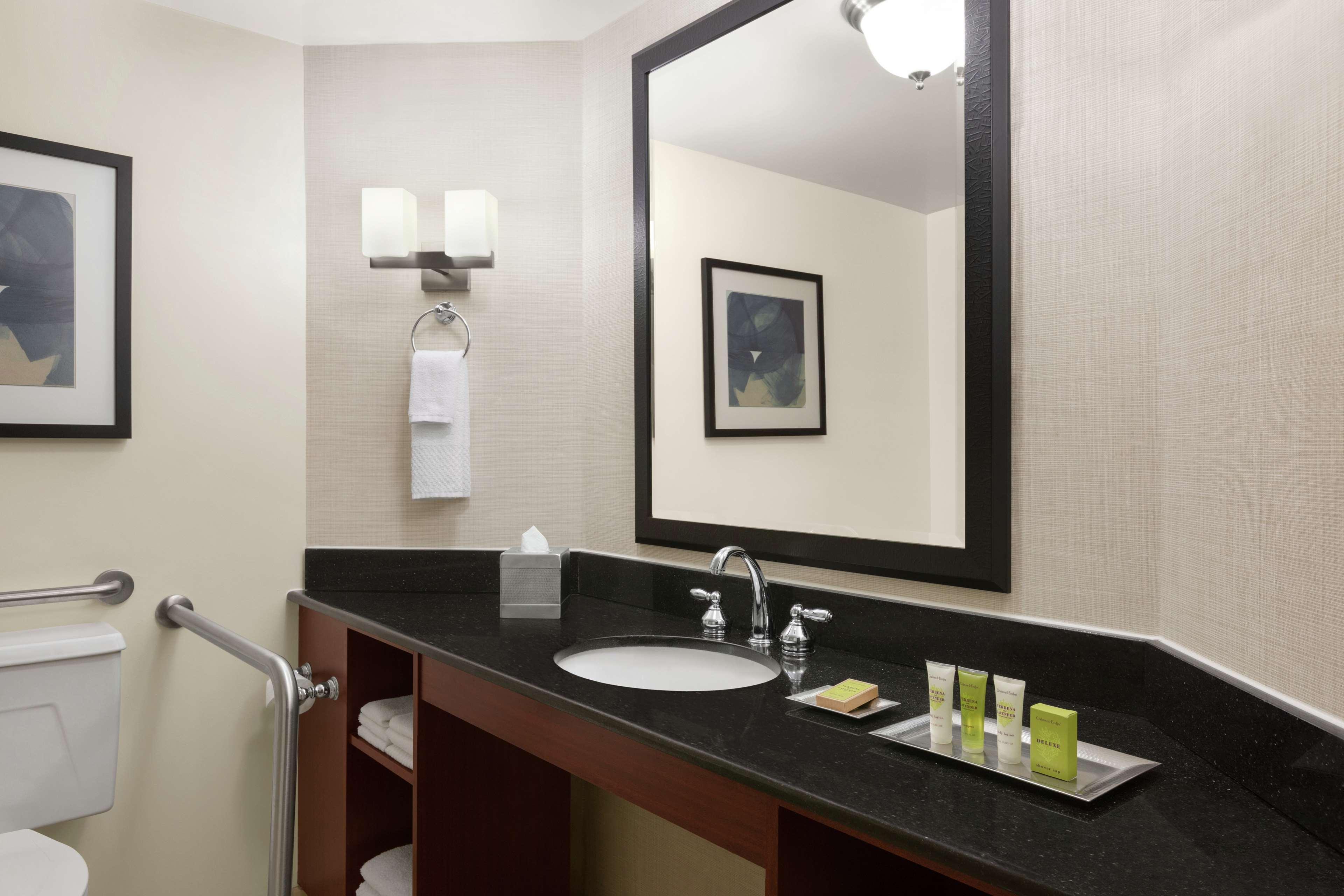 Doubletree By Hilton South Charlotte Tyvola Hotel Екстериор снимка