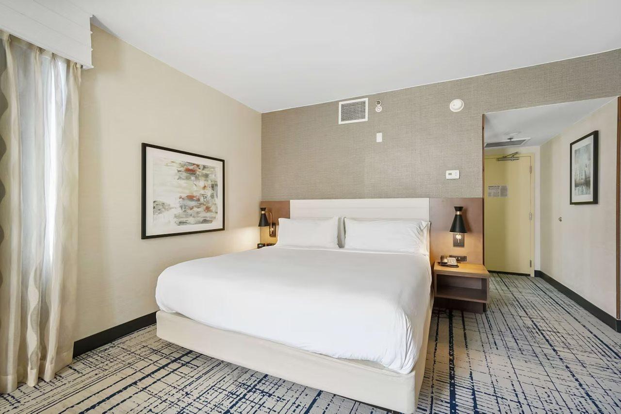 Doubletree By Hilton South Charlotte Tyvola Hotel Екстериор снимка