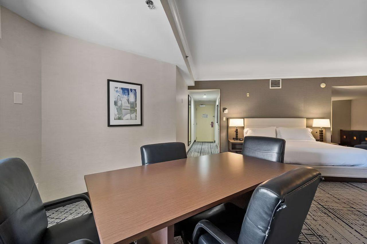 Doubletree By Hilton South Charlotte Tyvola Hotel Екстериор снимка