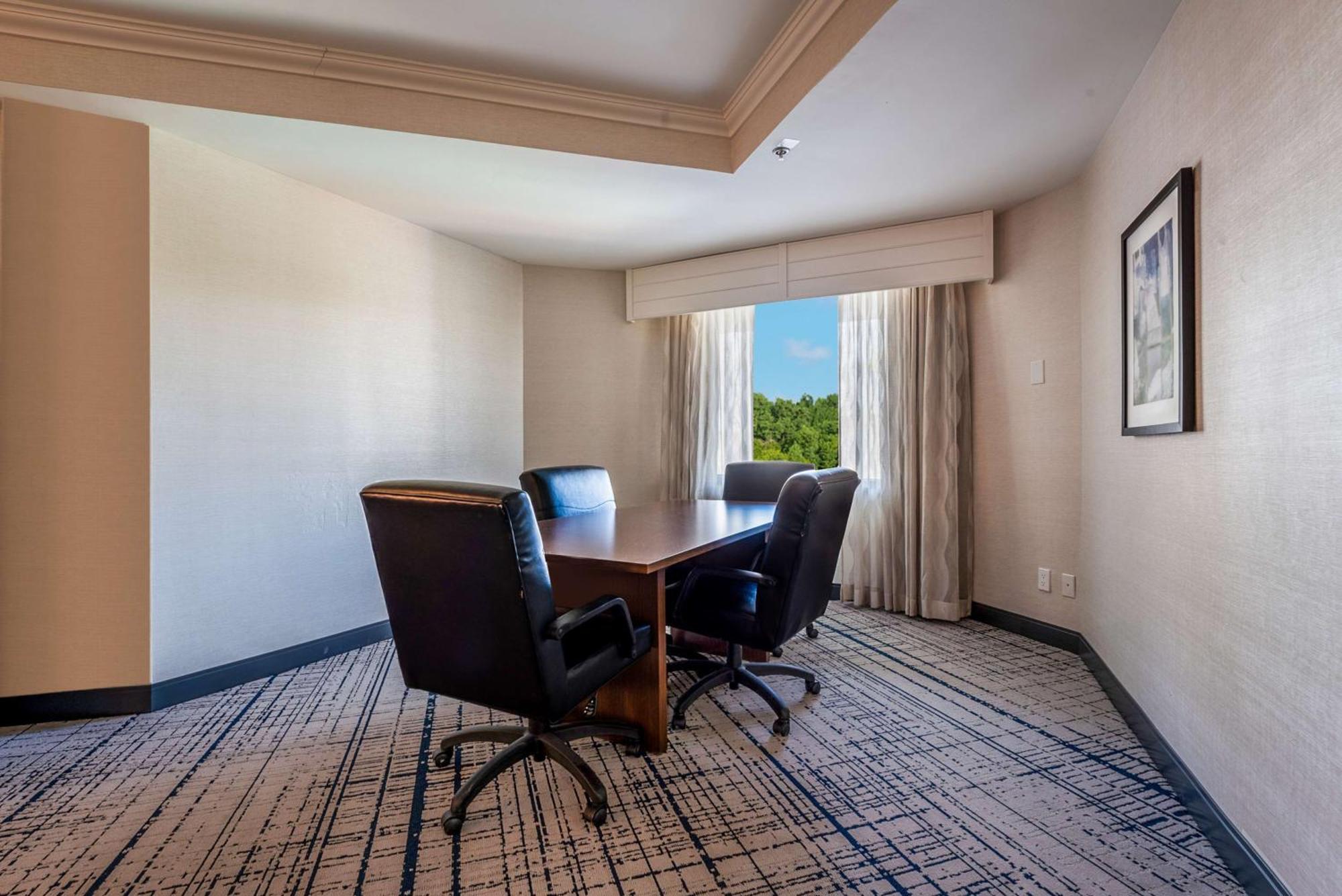 Doubletree By Hilton South Charlotte Tyvola Hotel Екстериор снимка