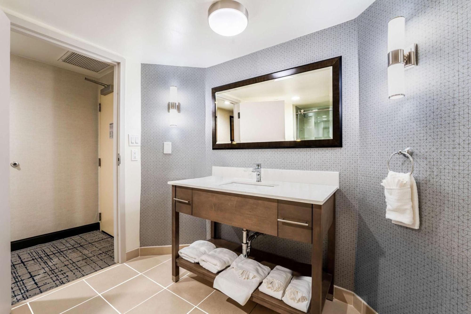 Doubletree By Hilton South Charlotte Tyvola Hotel Екстериор снимка