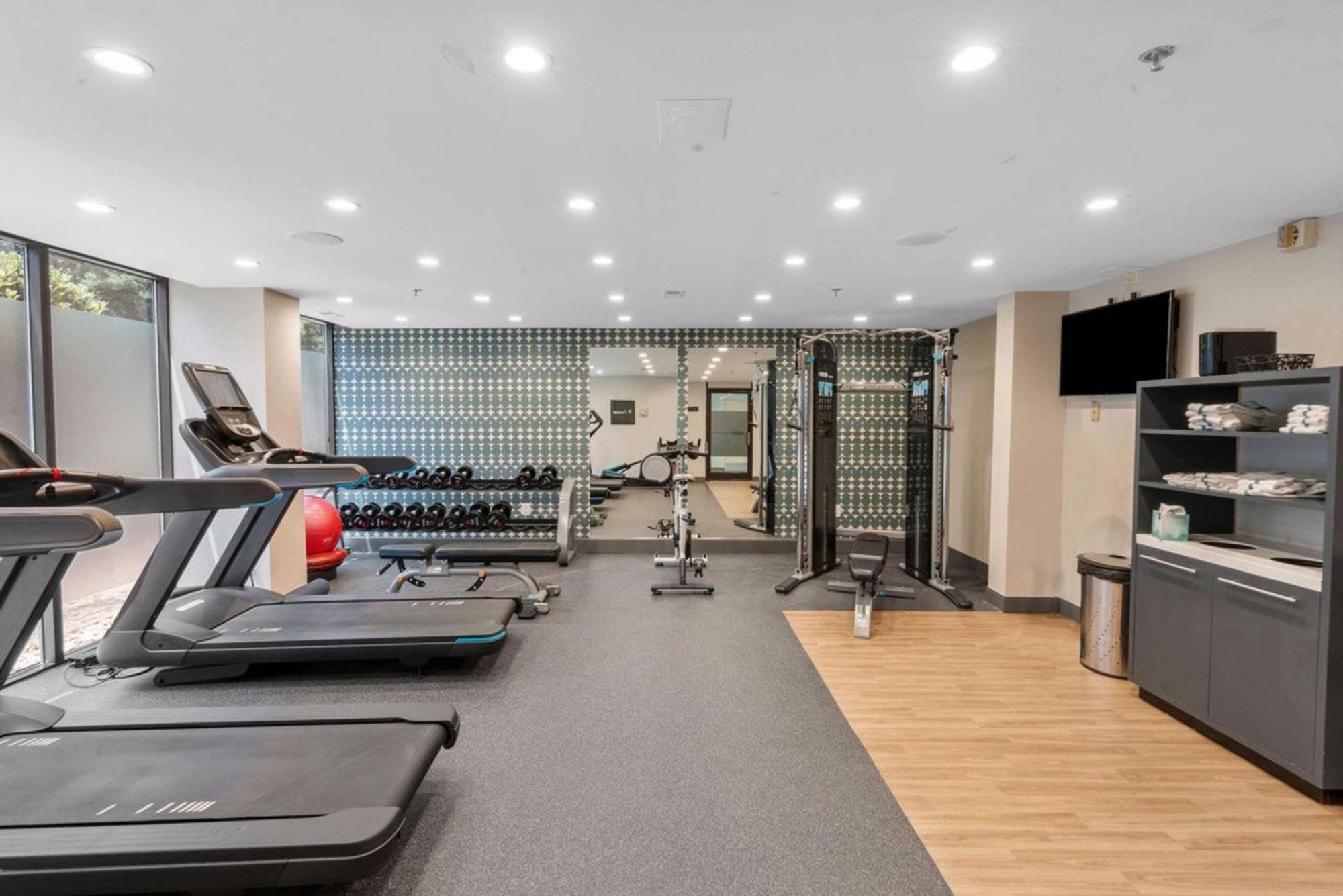 Doubletree By Hilton South Charlotte Tyvola Hotel Екстериор снимка