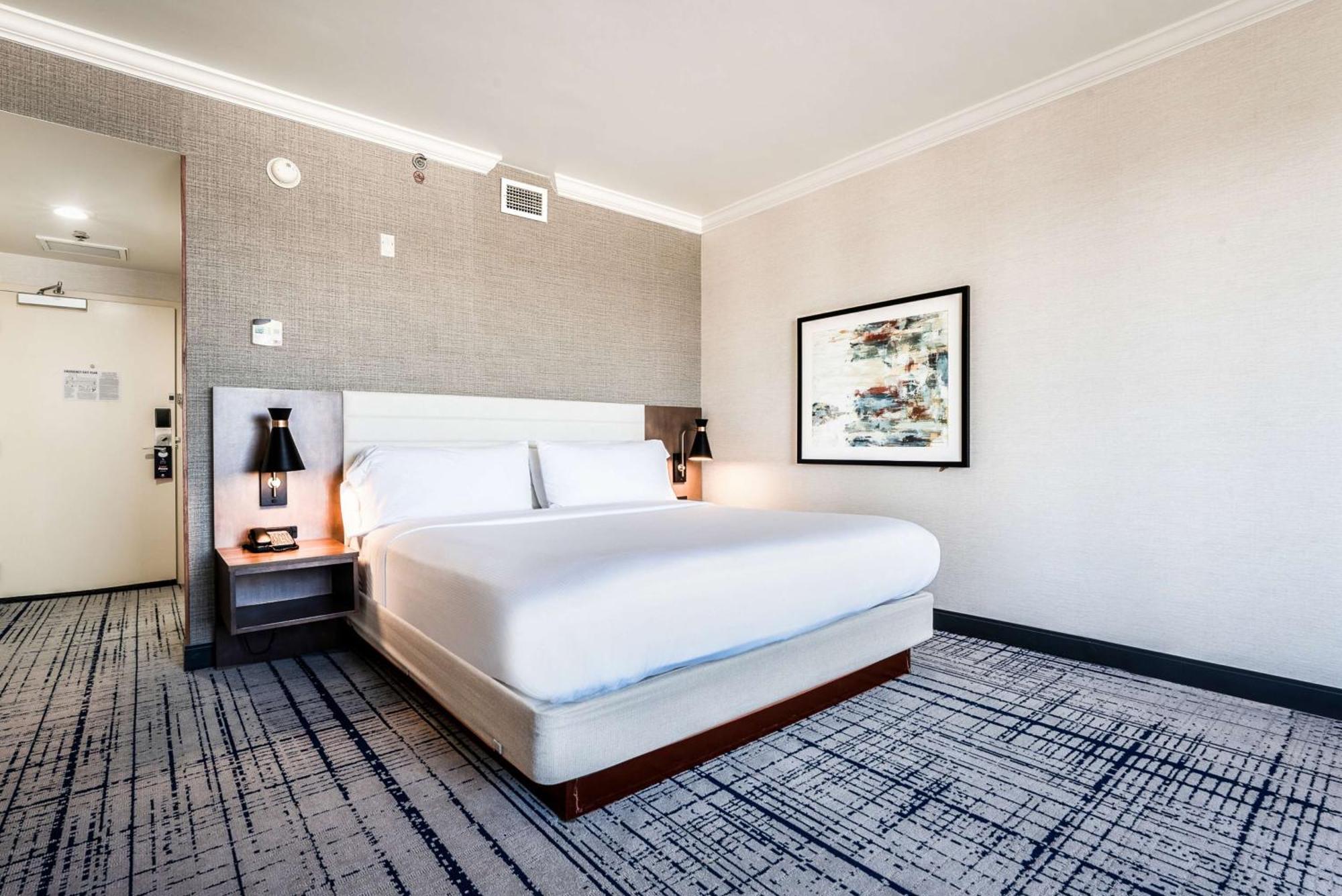 Doubletree By Hilton South Charlotte Tyvola Hotel Екстериор снимка
