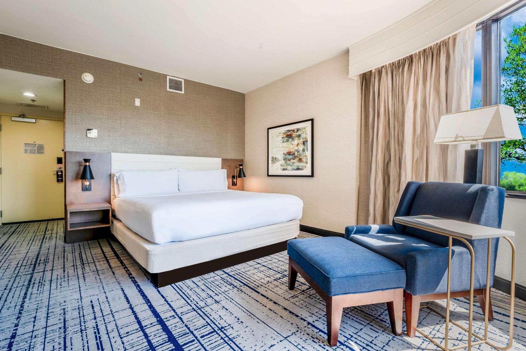 Doubletree By Hilton South Charlotte Tyvola Hotel Екстериор снимка