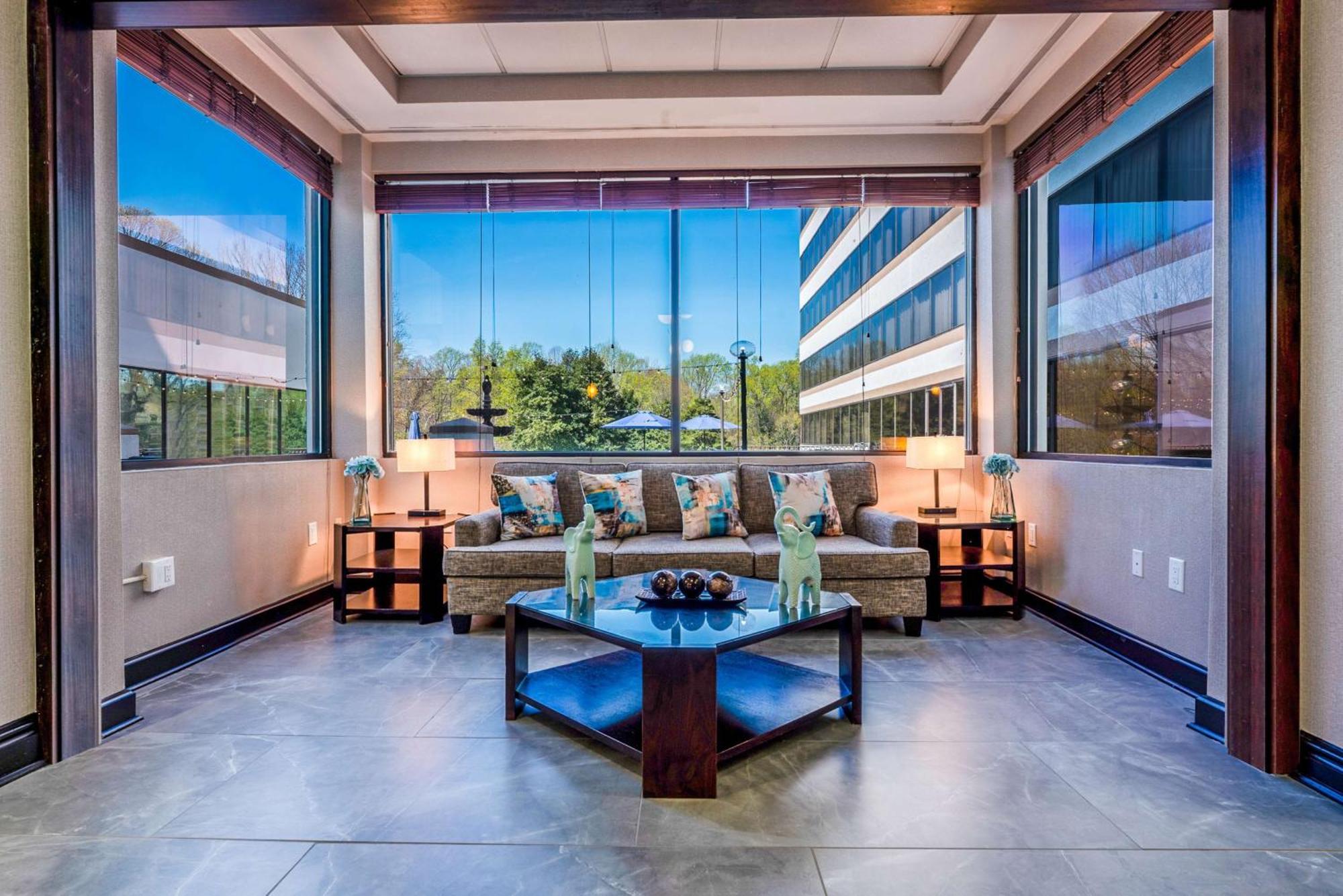 Doubletree By Hilton South Charlotte Tyvola Hotel Екстериор снимка