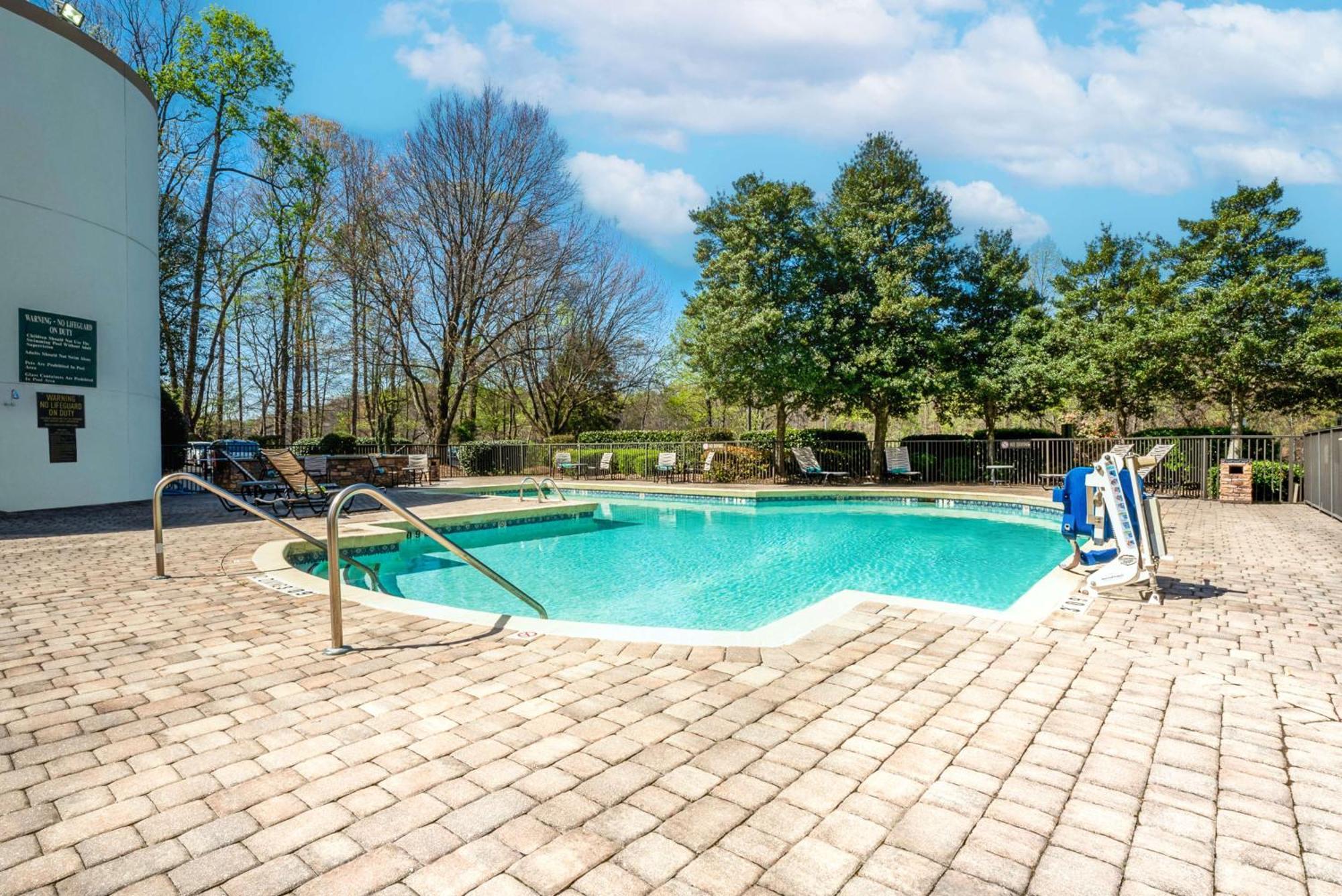 Doubletree By Hilton South Charlotte Tyvola Hotel Екстериор снимка