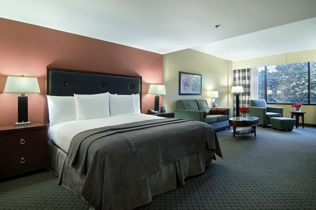Doubletree By Hilton South Charlotte Tyvola Hotel Стая снимка